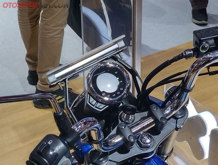 Panel instrumen bulat jadi sumber informasi Honda ST125 Dax 