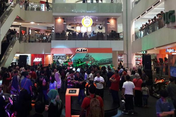 KTM Surabaya gelar KTM Bike Week bagian dari grand launching dan siap melayani area Surabaya dan sekitarnya