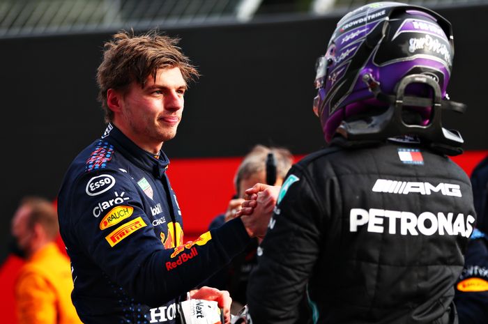Max Verstappen dan Lewis Hamilton di F1 Emilia Romagna 2021
