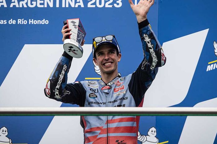 Alex Marquez akhirnya sukses membuktikan talentanya dengan meraih podium usai finis ketiga dalam MotoGP Argentina 2023 yang diguyur hujan