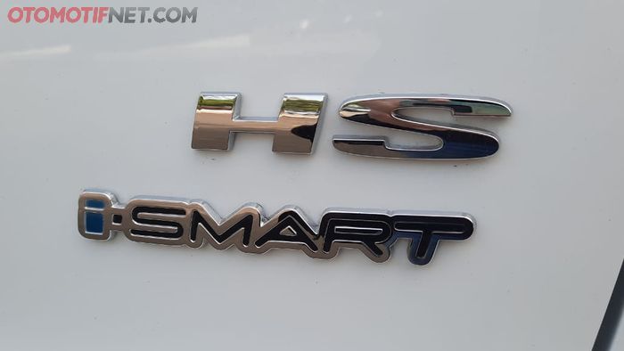 Terpampang emblem i-SMART di varian tertinggi MG HS