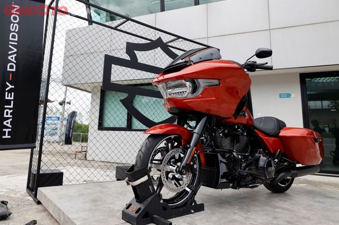 Lebih Mahal Dari Honda Gold Wing Intip Harga Harley Davidson Road Glide Street Glide 2024 GridOto