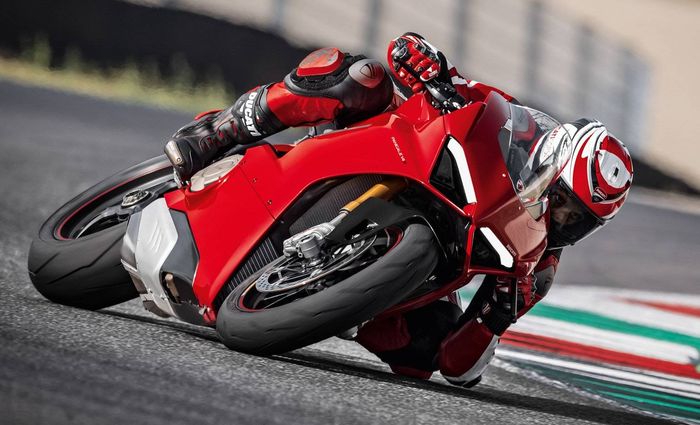 Ducati Panigale V4 lebih lincah di tikungan