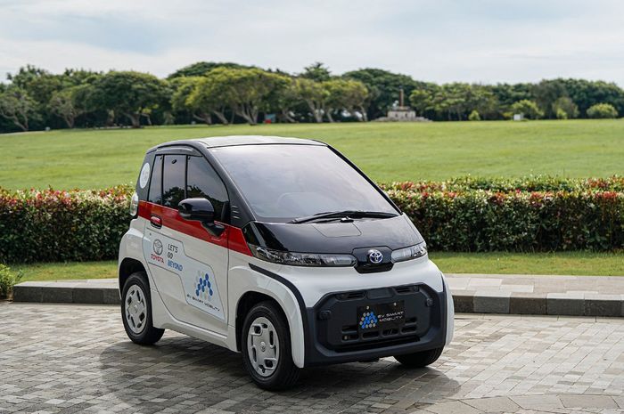 (ilustrasi) Mobil listrik Toyota C+Pod, berkapasitas dua penumpang yang bisa digeber dengan jarak tempuh 100-150 kilometer