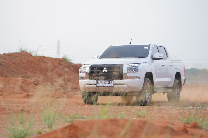 Mitsubishi Triton Ultimate AT 4x4