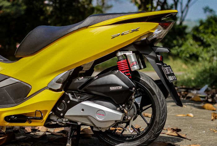 Kaki-kaki belakang Honda PCX 150 pakai sok YSS