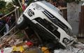 Remuk... Pajero Sport Terbang Hantam Pagar, Empat Tewas
