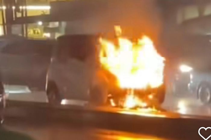 Posisi Wuling Air EV yang terbakar diinformasikan telah dipindah dan disimpan di gudang penyimpanan Wuling di daerah Soreang, Bandung