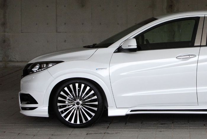 Modifikasi Honda HR-V ditopang pelek jari-jari edisi Julia Full ukuran 19