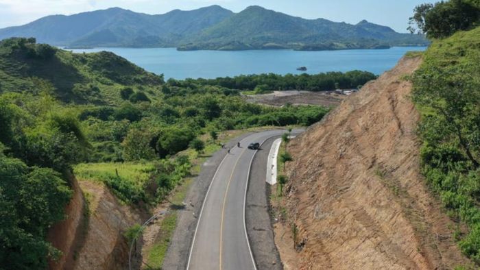 Presiden Jokowi resmikan jalan baru Labuan Bajo- Golo Mori di NTT