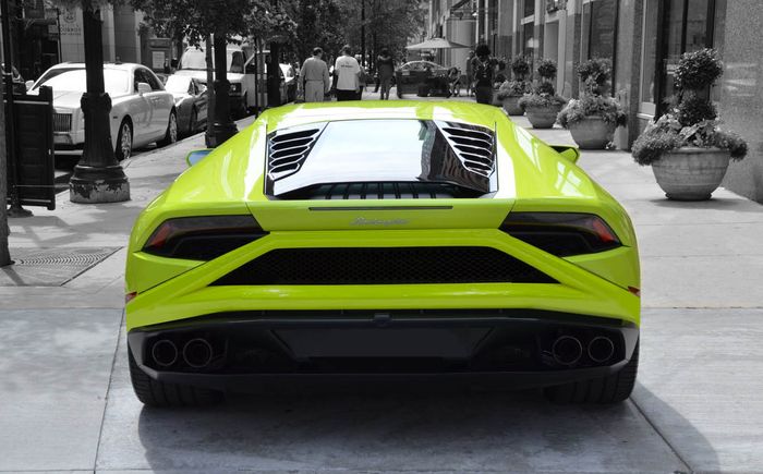 Tampilan belakang modifikasi Lamborghini Huracan 