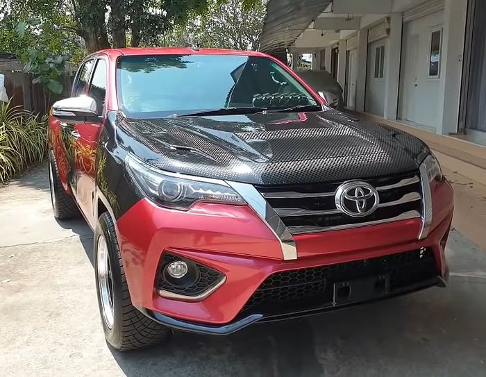 Modifikasi Toyota Hilux bergaya racing sudah cangkong wajah Fortuner