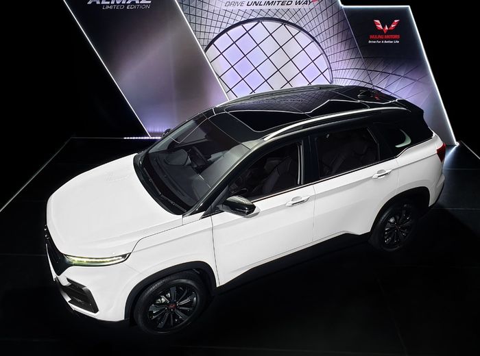 Wuling Almaz two-tone collor