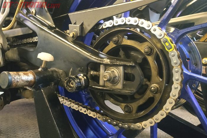 jadwal melumasi rantai motor 