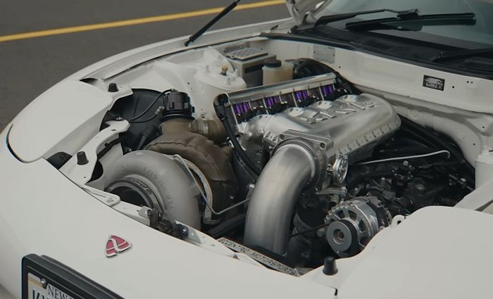 Mesin modifikasi Mazda RX-7 didoping 4 rotor dan turbo 91 mm Garrett GTX