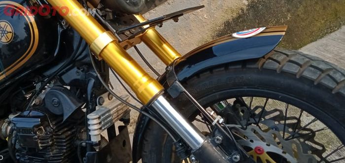 Oil cooler terpasang dibalik ban depan Yamaha Scorpio