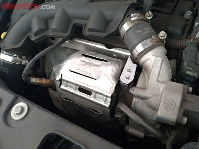 Unit turbo yang dilengkapi pelindung panas terpasang pada mesin mobil Peugeot 3008 dan 5008.