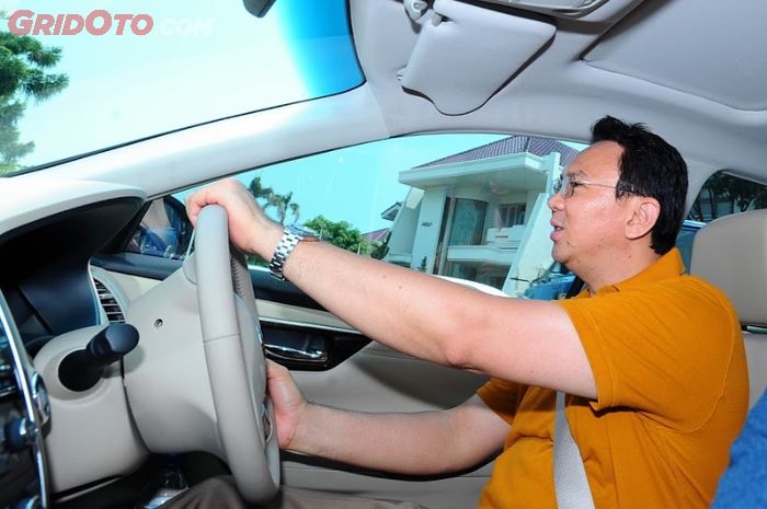 Ahok menjajal All New Teana sebagai driver