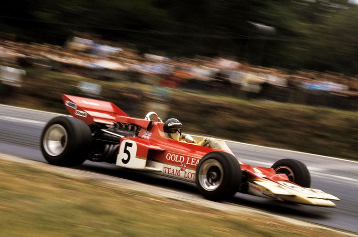 Salah satu penampilan Jochen Rindt mengemudikan mobil Lotus-Ford yang mengantarnya jadi juara dunia F1 1970