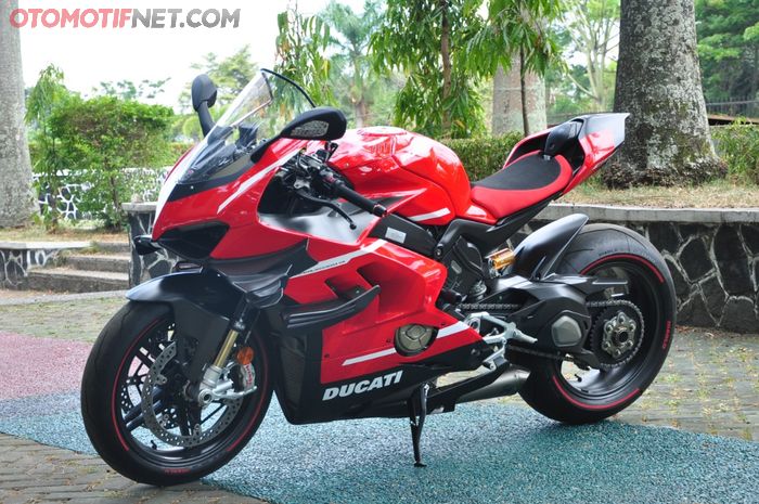 Intip Detail Ducati Superleggera V4 Serba Carbon Fiber dan Langka