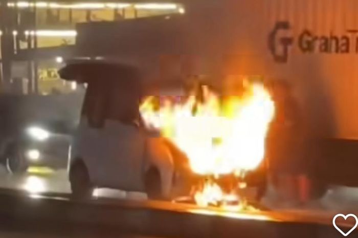 Wuling Air EV kebakaran, sebelumnya mengalami tabrakan dengan Toyota Kijang