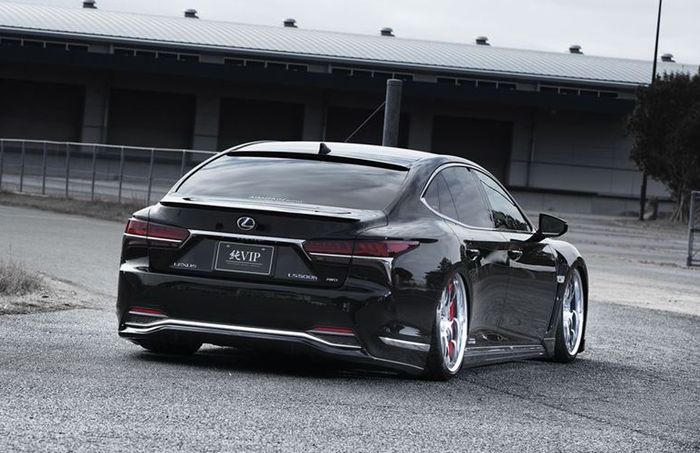 Lexus LS500h garapan Aimgain