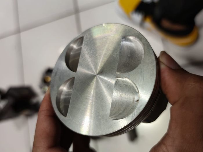 Piston LHK diameter 76 mm dipilih untuk menggebuk kompresi 14,2:1