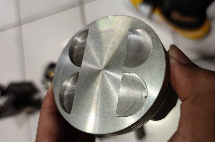 Piston LHK diameter 76 mm dipilih untuk menggebuk kompresi 14,2:1