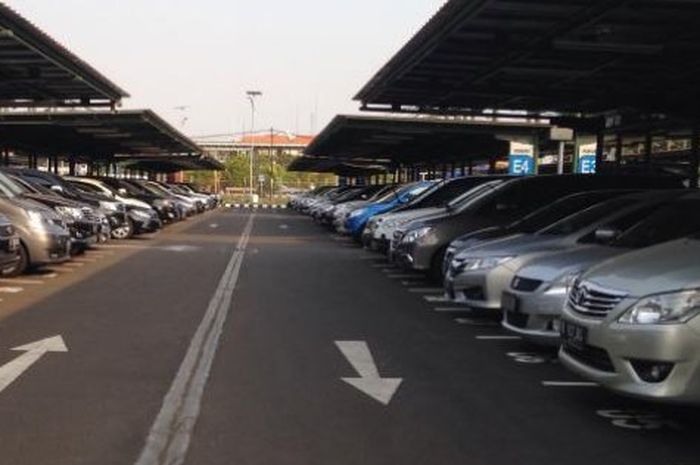 Denda parkir di bandara Soekarno-Hatta jadi omongan