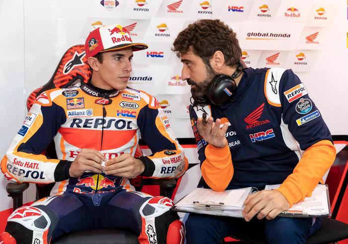 Balas komentar Valentino Rossi, begini pembelaan kepala kru Marc Marquez, Santi Hernandez soal insiden Sepang Clash 2015