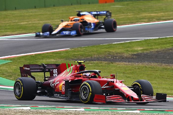 Carlos Sainz Optimis  Tim Ferrari mampu mengalahkan Tim McLaren pada Formula 1 2021, ternyata ini alasannya