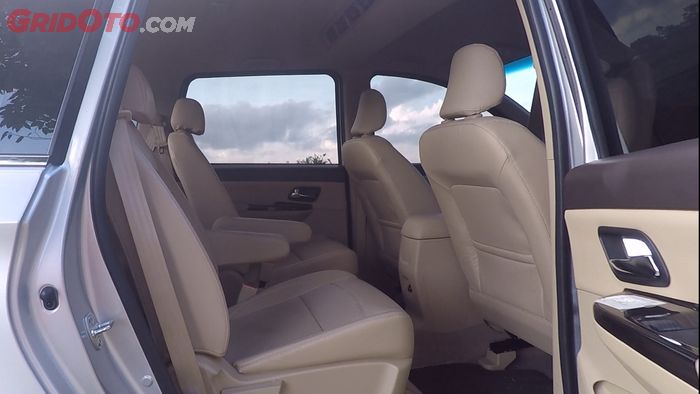 Jok baris kedua di Wuling Confero S sangat memanjakan penumpang 