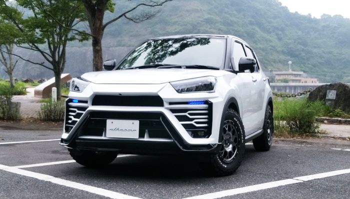 Tampilan depan Toyota Raize dan Daihatsu Rocky bertampang Urus