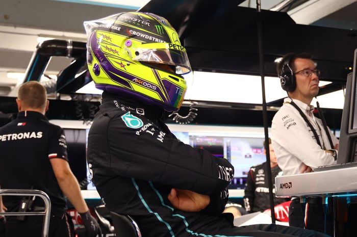 Kontraknya selesai di akhir 2023, Lewis Hamilton belum dapat kesepakatan jkontrak baru dengan tim Mercedes
