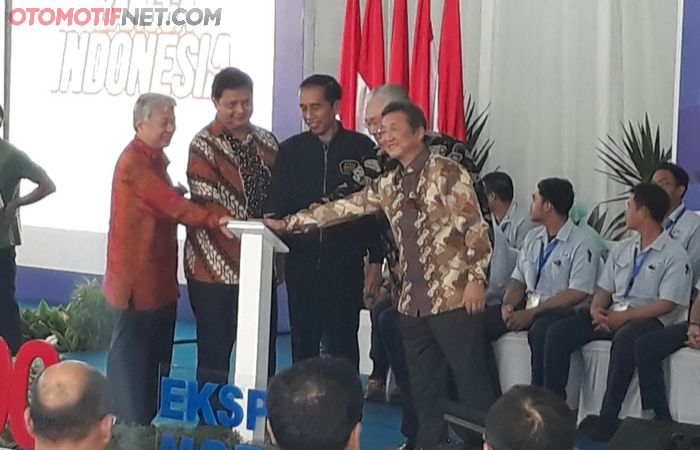 Presiden Joko Widodo saat meresmikan 1,5 juta ekspor Yamaha Indonesia
