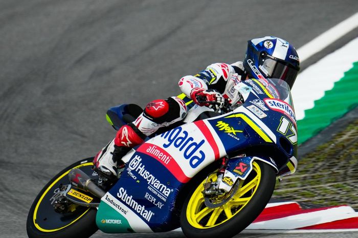John McPhee berhasil menang usai menyodok di lap terakhir, Mario Aji naik banyak posisi di hasil balap Moto3 Malaysia 2022