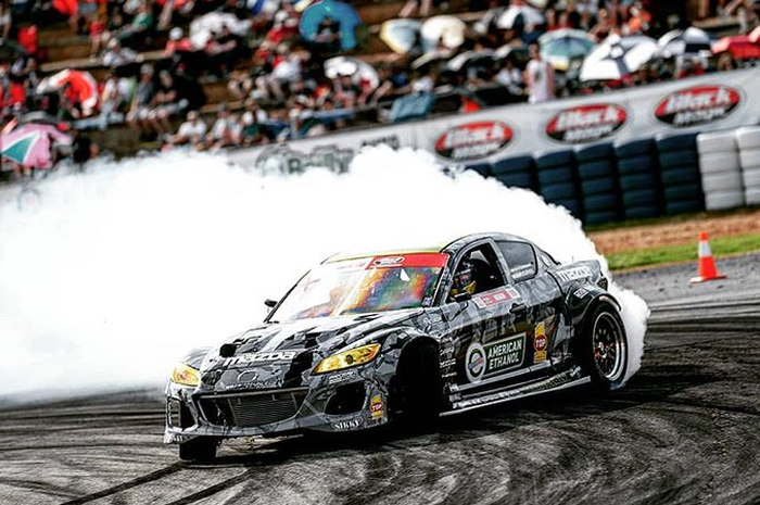 Pembalap Formula Drift terbaik dari Oli TOP 1 di Amerika