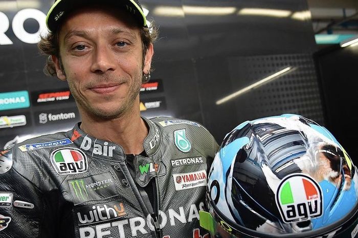 Valentino Rossi Pamer Helm Spesial di MotoGP Italia 2021, Ada Sapinya Sob! - GridOto.com
