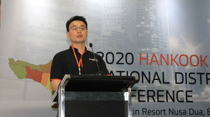 President Director Hankook Tire Sales Indonesia Yoonsoo Shin menyampaikan tiga strategi utama Hankook dalam rencana bisnis perusahaan tahun 2020, yaitu menetapkan fokus produk di segmen ban &quot;high-inch&quot;, memperbanyak jaringan retail, dan meluncurkan produk baru.