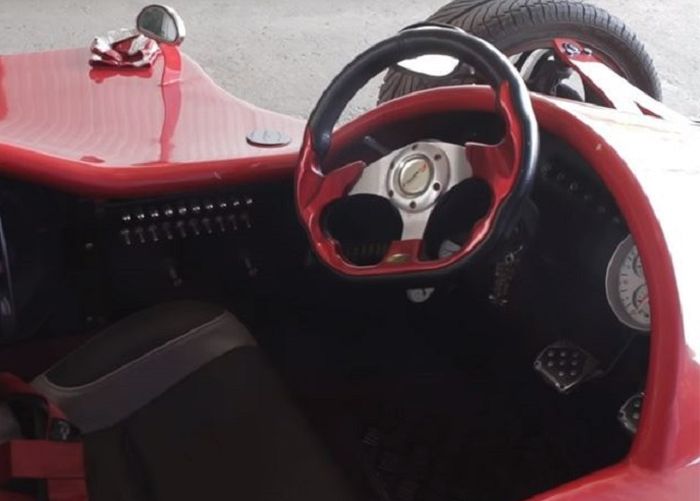 Bagian dalam mobil F1 buatan Miso Kuzmanovic