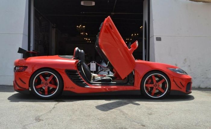 Toyota GR Supra dengan atap terbuka