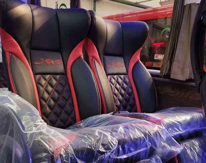 Kursi Jumbo X-Cushion Double Seat Rimba Kencana yang tersemat pada bus baru PO JRG