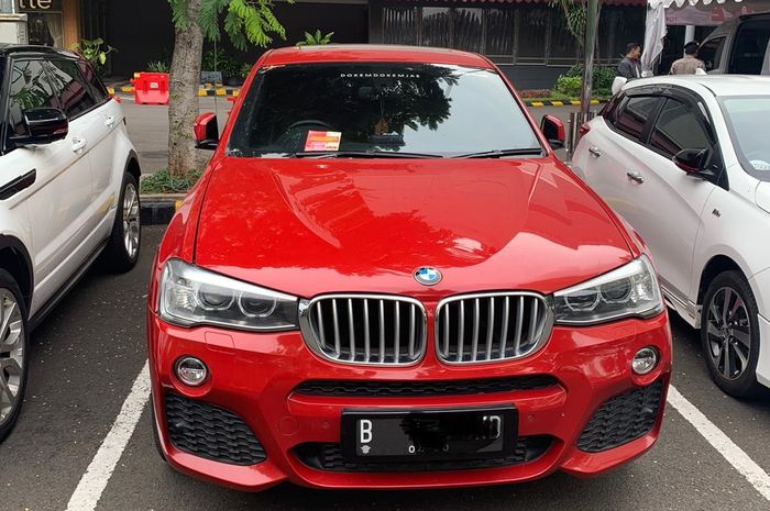 BMW X4 menunggak pajak Rp 15 juta ketahuan di mall Gandaria City, Jakarta Selatan