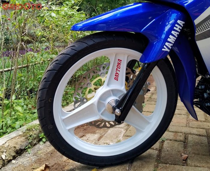 Pelek Daytona terpasang pada Yamaha F1ZR