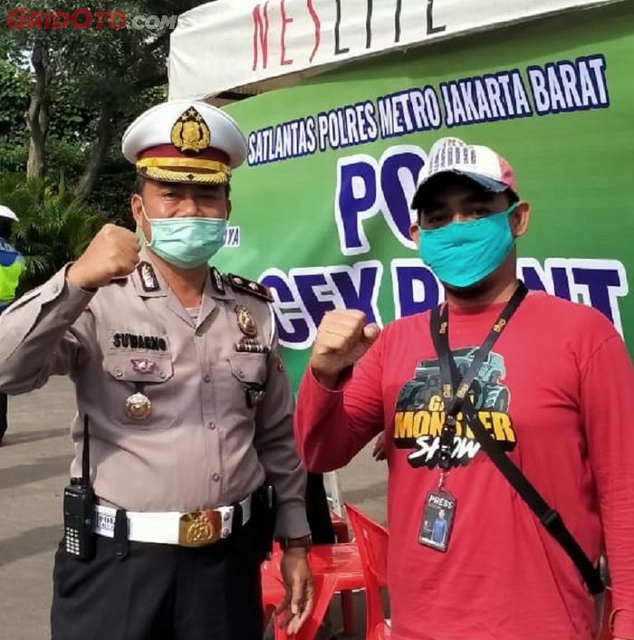 Kompol Suwarno dan GridOto.com di pos pantau Jakarta Barat