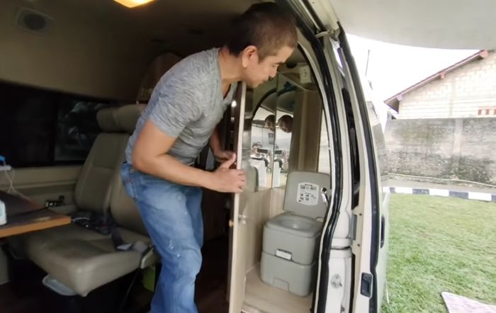 Kabin Hiace bisa pasang toilet tapi tidak nyaman 