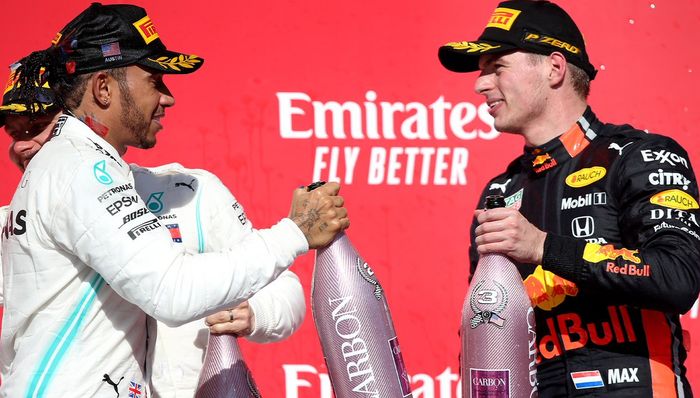 Menantikan pertarungan sengit lainnya antara Max Verstappen dan pembalap tim Mercedes Lewis Hamilton tahun depan