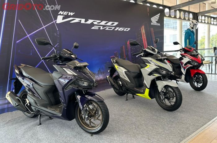 Honda Vario Evo 160 ini hadir dengan tiga pilihan utama meliputi varian CBS, CBS Nitro, serta tipe tertinggi ABS