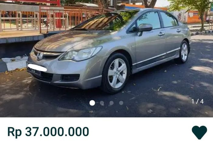 Honda Civic dijual dengan harga miring.