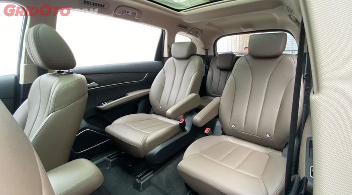 BYD M6 Superior Captain memiliki jok baris kedua model captain seat
